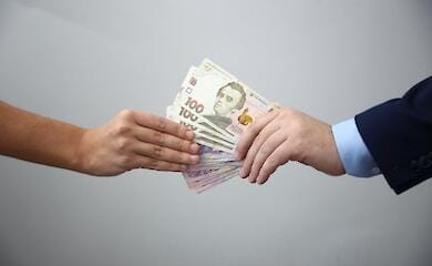 При травме на производстве полагается компенсация
