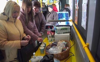 У Києві відкрили "Пункт Незламності" на базі автобуса "Мерседес"