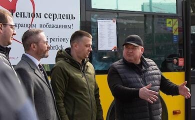 У Києві відкрили "Пункт Незламності" на базі автобуса "Мерседес"