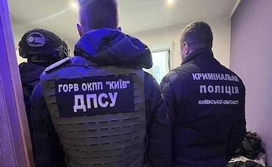 Допомагали чоловікам втекти за кордон: в Києві затримали злочинців
