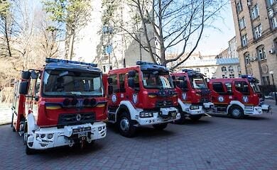 Киев получил от партнеров четыре новых современных пожарных авто