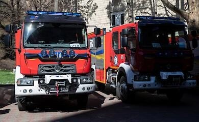 Киев получил от партнеров четыре новых современных пожарных авто