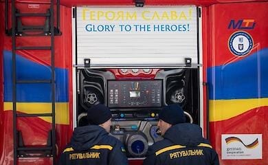 Киев получил от партнеров четыре новых современных пожарных авто