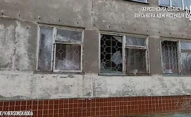 Ворожа армія знову обстріляла Херсон, влучили в медзаклад