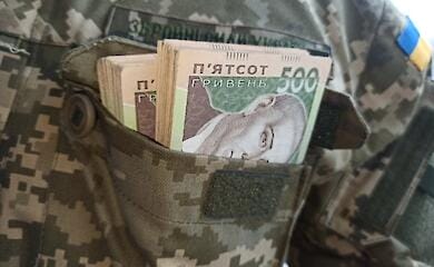 Рада вернула военным доплату в 30 тысяч гривен