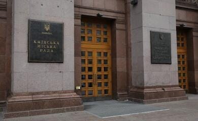 У Голосіївському районі вулицю Столетова перейменовано на честь українського письменника Власа Самчука.