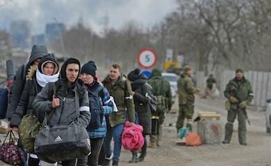 На место депортированных украинцев из ТОТ, оккупанты заселяют россиян