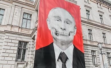 Большинство украинцев сравнивают Путина с Гитлером