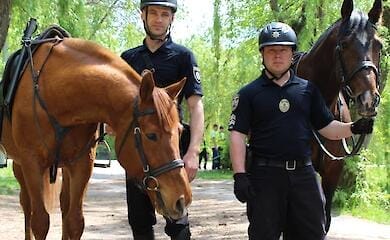 На улицы столицы вернули велопатруль и конную полицию