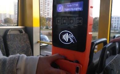 В Киеве уже тестируют систему бесконтактной оплаты в маршрутках