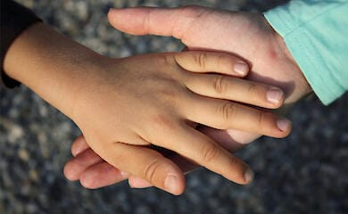 У Дніпрі хлопчик врятував свою маму, терміново викликавши швидку допомогу, коли вона відчула нездужання