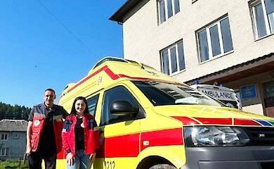 На Закарпатті медики приймали пологи у жінки під час спуску з гори