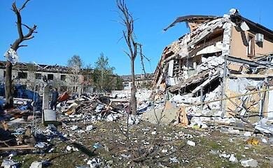 Влада Дніпропетровщини розповіла про стан постраждалих під час російської атаки на передмістя Дніпра