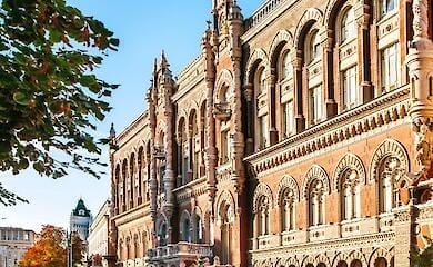 НБУ обязал банки еженедельно передавать информацию о карточных операциях своих клиентов