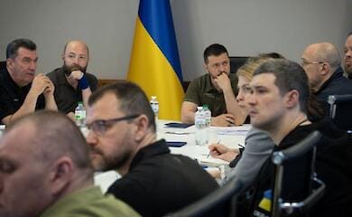 Зеленський провів термінові збори РНБО з питання ліквідації наслідків підриву Каховської ГЕС