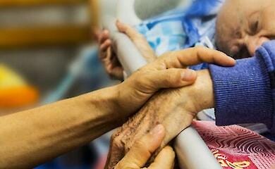 У притулку для літніх людей, що лишився на лінії фронту, звільнили весь медперсонал