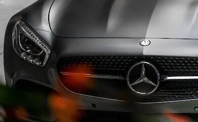 В Киеве владелец Mercedes избил водителя эвакуатора