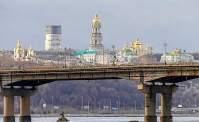 "Київтеплоенерго" локалізувало пошкодження тепломережі на мосту Патона в Києві