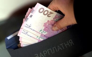 31% українців заробляє суттєво менше, ніж до повномасштабної війни - опитування