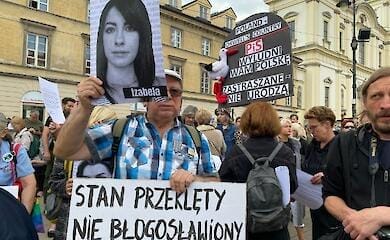 В Польше протестуют из-за смерти женщины, которой отказались сделать аборт