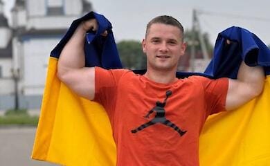 Старший лейтенант ЗСУ Дмитро Косатий встановив рекорд України та Гіннесса з віджимань