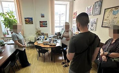 Правоохранительные органы Киева провели обыски по делу о хищении бюджетных средств на проведение работ по капитальному ремонту и реконструкции лифтов в жилых домах