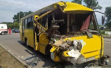 У Вінницькій області приміський автобус потрапив у ДТП