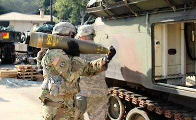 Великобритания и Испания против использования кассетных боеприпасов Украиной