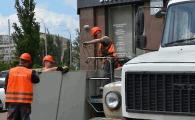 В июне в столице демонтировали свыше 2000 незаконных рекламных конструкций