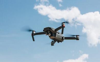 Мэрия Днепра закупает дроны, в то время как власти Киева — саженцы