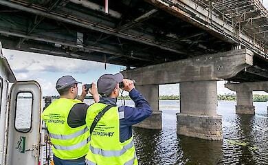 Експерти зафіксували суттєві пошкодження на двох столичних мостах
