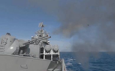 Российская армия вывела в Черное море 20 военных кораблей