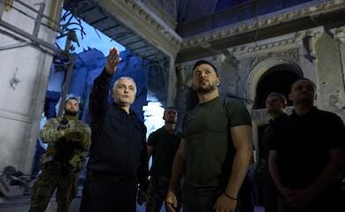 Під час візиту до Одеси президент Зеленський відвідав Спасо-Преображенський собор, який постраждав від російського обстрілу 