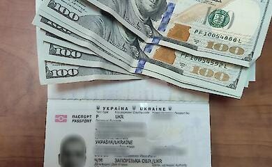 Жена пыталась подкупить пограничников для пропуска своего мужа-алиментщика за границу