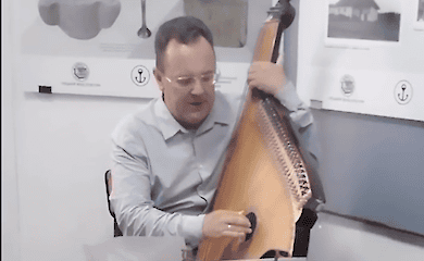 Український музикант написав баладу для бандури про Маріуполь