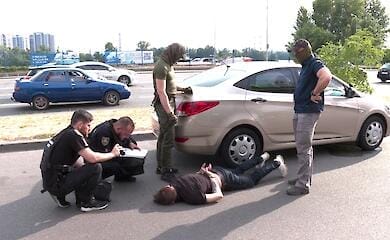 "Мгновенно становились многодетными": полиция разоблачила схему уклонения от мобилизации (видео, фото)