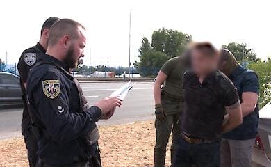 "Мгновенно становились многодетными": полиция разоблачила схему уклонения от мобилизации (видео, фото)