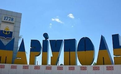 Росіяни в тимчасово окупованому Маріуполі демонтують залізничний вокзал разом з унікальними мозаїками