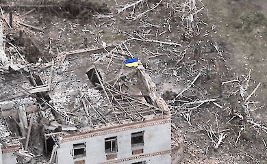 Бойцы ВСУ установили флаг Украины в освобожденном Работино (видео)