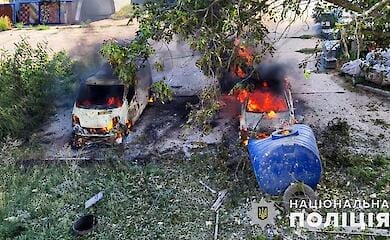 РФ обстреляла Курахово, полиция спасла женщину из-под завалов (видео, фото)