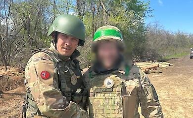 Божья Матерь на ящике от боеприпасов: бойцы подарили Усику оберег (видео, фото)