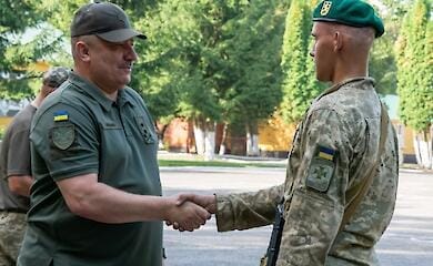 Курсанты пограничники доказали право носить зеленые береты (фоторепортаж)