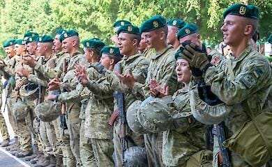 Курсанты пограничники доказали право носить зеленые береты (фоторепортаж)