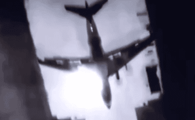 Опубликовано видео атаки на Ил-76 на аэродроме Пскова (видео)