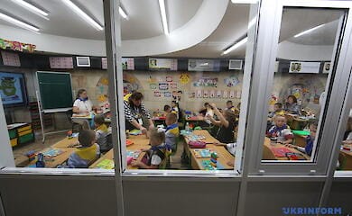 В метро Харкова школярі навчаються дві зміни (відео, фото)