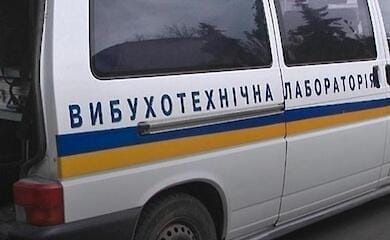 У всіх ТРЦ Києва шукають вибухівку