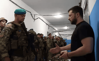 Володимир Зеленський на Донеччині зустрівся з бойовими бригадами (відео)