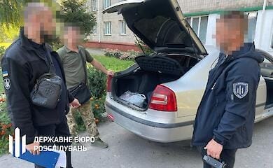 В Ровно сотрудник военкомата поставлял наркотики своему начальнику (фото)