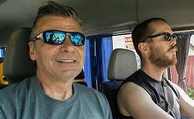 Россияне обстреляли автомобиль с волонтерами, погиб иностранец