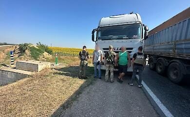 Пограничники блокируют выезд уклонистов на дороге "Одесса-Рени" (фото)